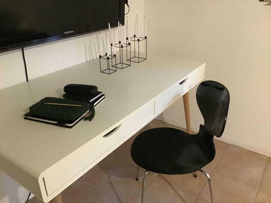 Special Offer,One Of Its Kind, Extremely Central In Herning, Danish Hosts, Extremely Clean, Very Quiet Street But A Stonethrough From Bars & Restaurants Exterior photo